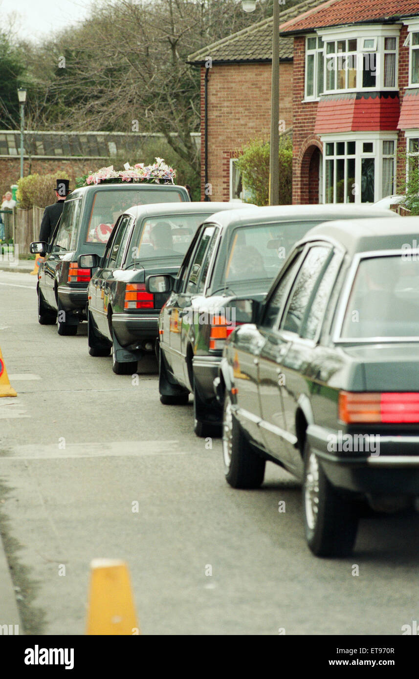Funeral cortege for schoolgirl Nikki Conroy, Tuesday 5th April 1994. On 28th March 1994, a masked man, carrying a shotgun and knives, burst into a classroom, ordered the teacher out, lined up all the boys up against a wall and then lunged at three girls with a knife. Nikki Conroy, 12, was killed and two of her classmates, Emma Winter and Michelle Reeve, both 13, lay bleeding profusely from stab wounds. In December 1995, killer Stephen Wilkinson, was convicted of manslaughter with diminished responsibility, and locked up indefinitely in a secure hospital. Pictured. Condolence flowers outside Stock Photo