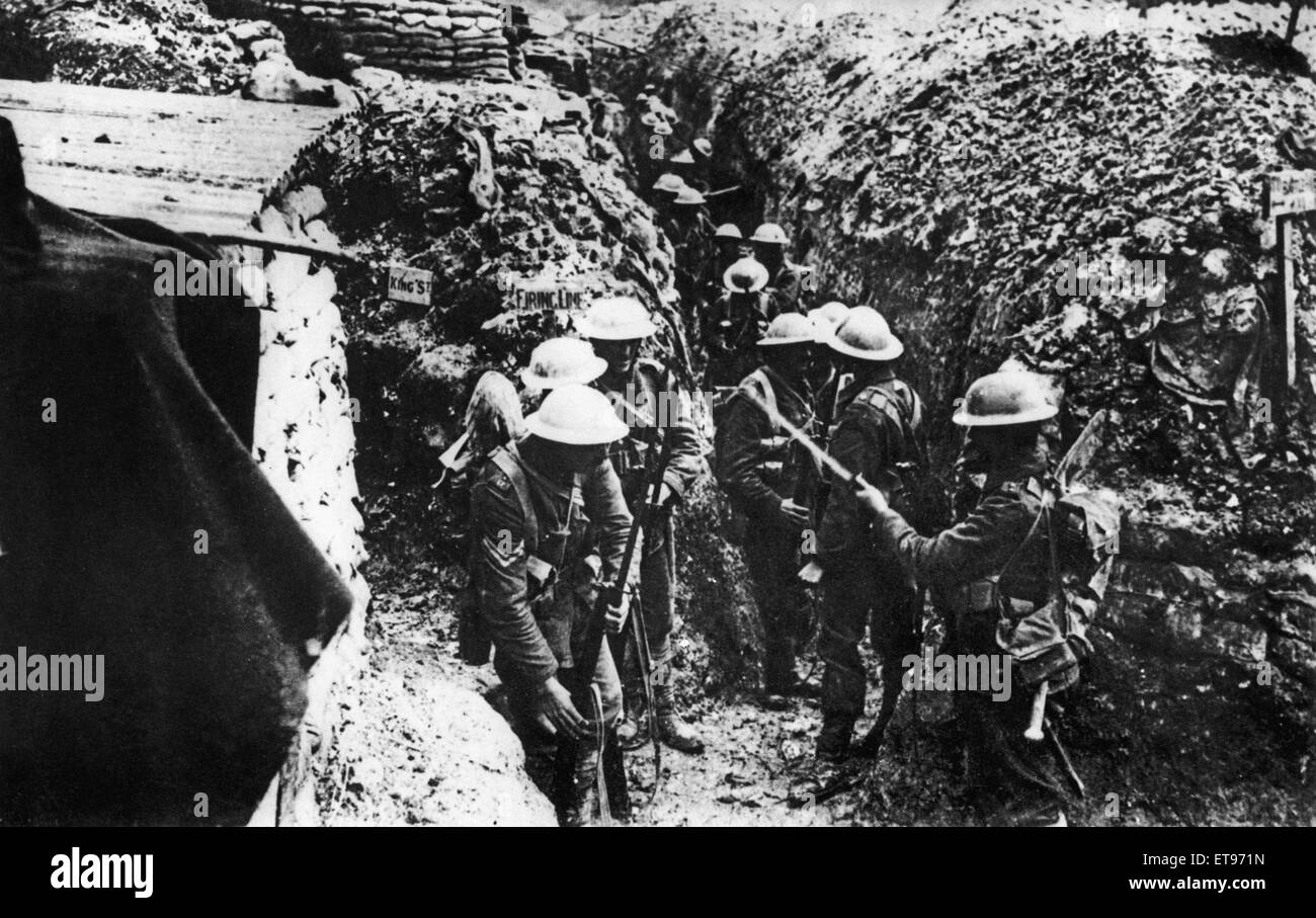 Men of the 1st Lancashire Fusileers fixing bayonets before their assault on Beaumont-Hamel, the Somme, Picardy, northern France. 1st July 1916. World War One. The battalion has 485 casualties that day, of whom 180 officers and men were killed. They formed Stock Photo