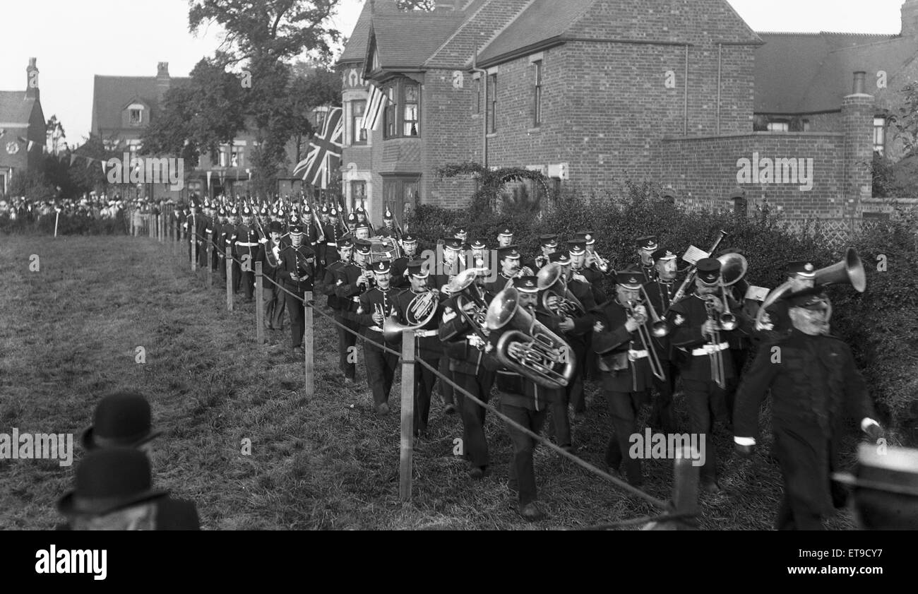Nuneaton volunteers march off behind the battalion band of the Royal Warwickshire Regiment. Circa 1895 Stock Photo