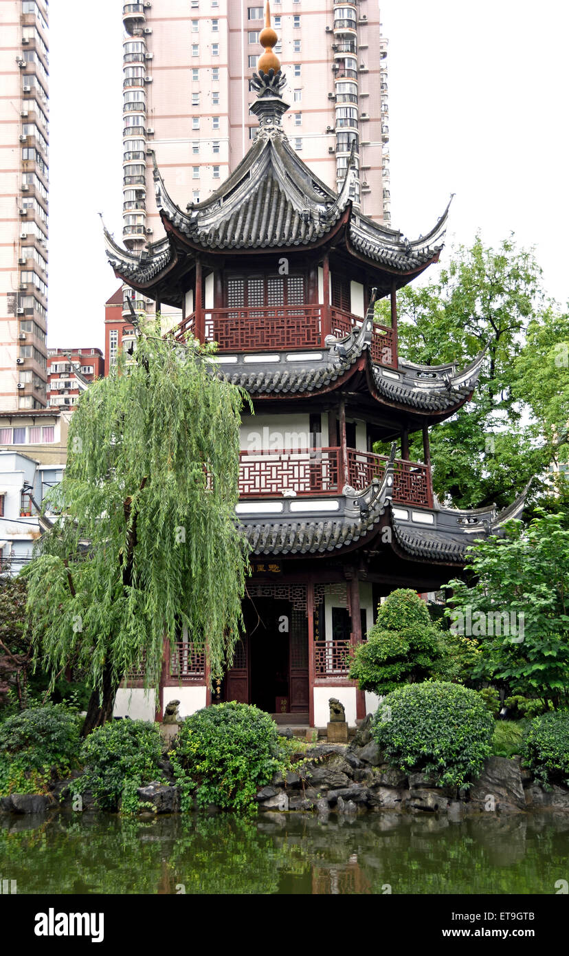 The Shanghai Wen Miao - Shanghai Confucian Temple is an ancient temple  ( 700 years of history ) was built to pay homage to Confucius China ( Confucius 551–479 BC Chinese teacher, editor, politician, and philosopher ) Stock Photo