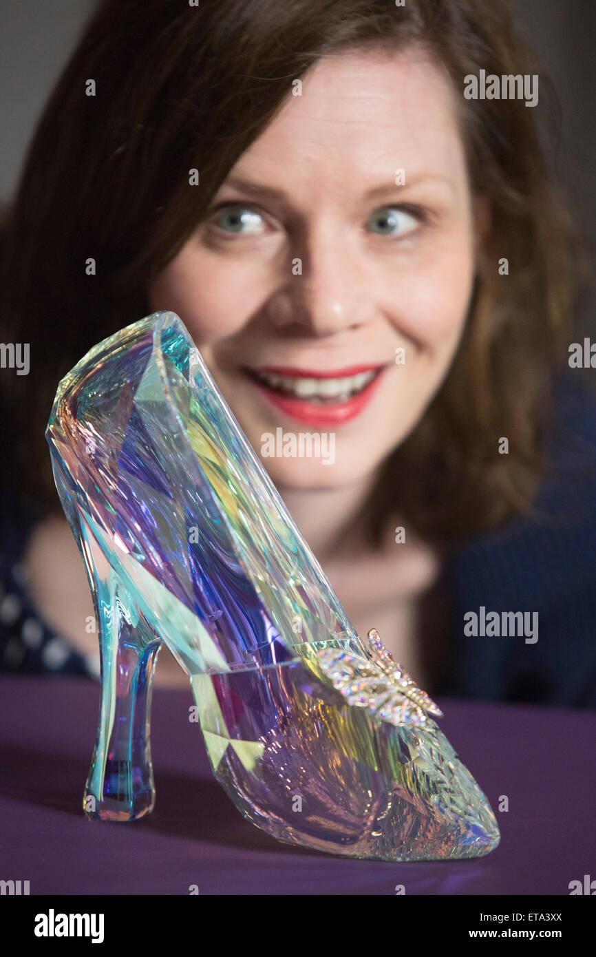 Premium Photo | A shoe that is on a table with a reflection of the shoe on  it.