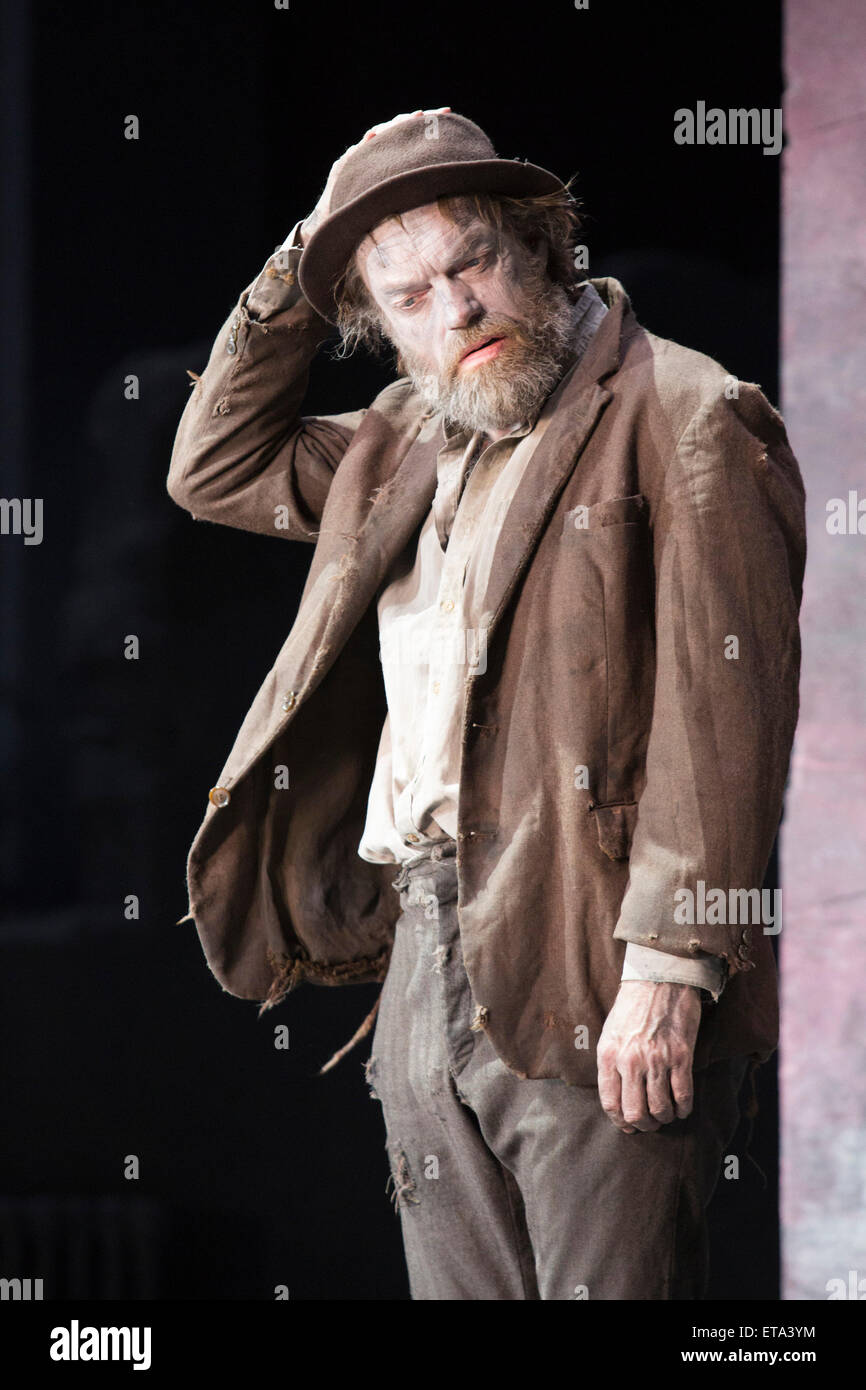 Pictured: Hugo Weaving as Vladimir. Actors Richard Roxburgh and Hugo Weaving star in Samuel Beckett's 'Waiting for Godot' at the Barbican Theatre. Part of the International Beckett Season, this Sydney Theatre Company play is directed by Andrew Upton. With Luke Mullins as Luke, Philip Quast as Pozzo, Richard Roxburgh as Estragon and Hugo Weaving as Vladimir. Performances from 4 to 13 June 2015 at the Barbican Theatre. Stock Photo