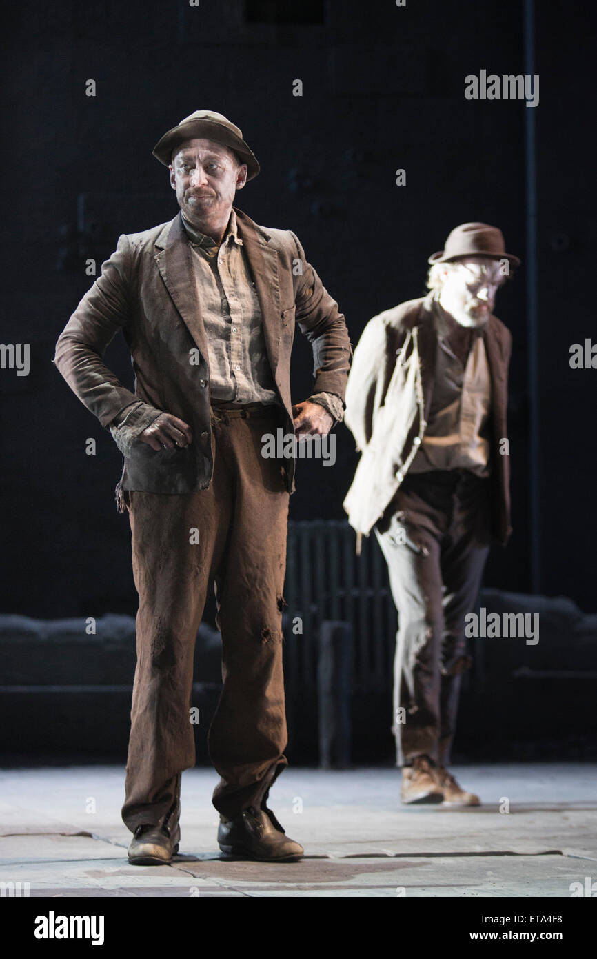 L-R: Richard Roxburgh as Estragon and Hugo Weaving as Vladimir. Actors Richard Roxburgh and Hugo Weaving star in Samuel Beckett's 'Waiting for Godot' at the Barbican Theatre. Part of the International Beckett Season, this Sydney Theatre Company play is directed by Andrew Upton. With Luke Mullins as Luke, Philip Quast as Pozzo, Richard Roxburgh as Estragon and Hugo Weaving as Vladimir. Performances from 4 to 13 June 2015 at the Barbican Theatre. Stock Photo