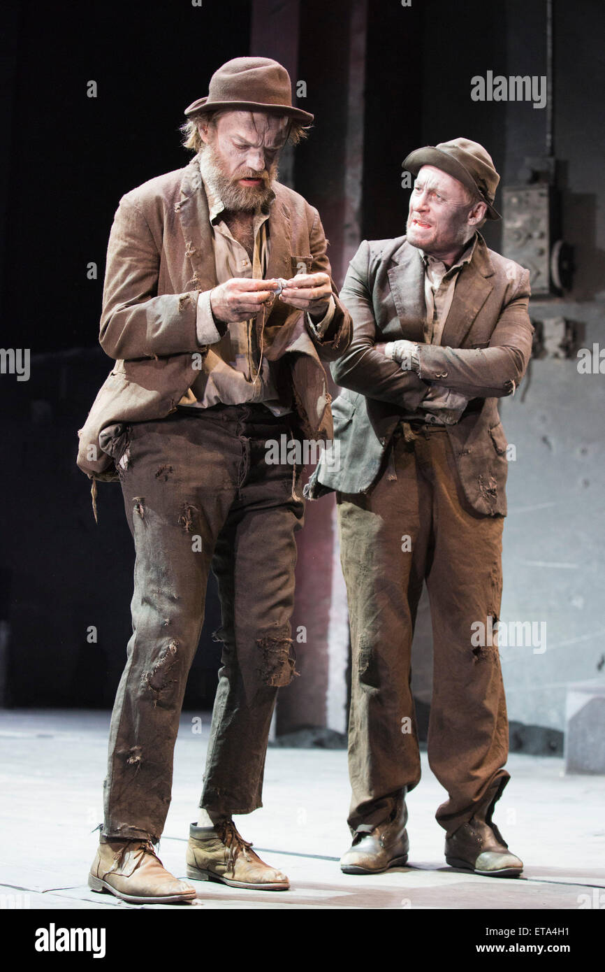 L-R: Hugo Weaving as Vladimir and Richard Roxburgh as Estragon. Actors Richard Roxburgh and Hugo Weaving star in Samuel Beckett's 'Waiting for Godot' at the Barbican Theatre. Part of the International Beckett Season, this Sydney Theatre Company play is directed by Andrew Upton. With Luke Mullins as Luke, Philip Quast as Pozzo, Richard Roxburgh as Estragon and Hugo Weaving as Vladimir. Performances from 4 to 13 June 2015 at the Barbican Theatre. Stock Photo