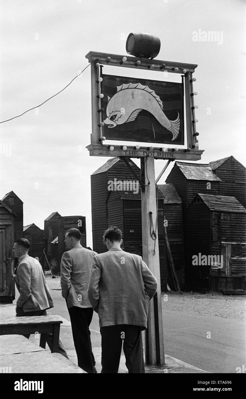 Holiday scenes in an around Hastings, East Sussex. The men leave the wives and go for a lunch time pint. June 1952. Stock Photo