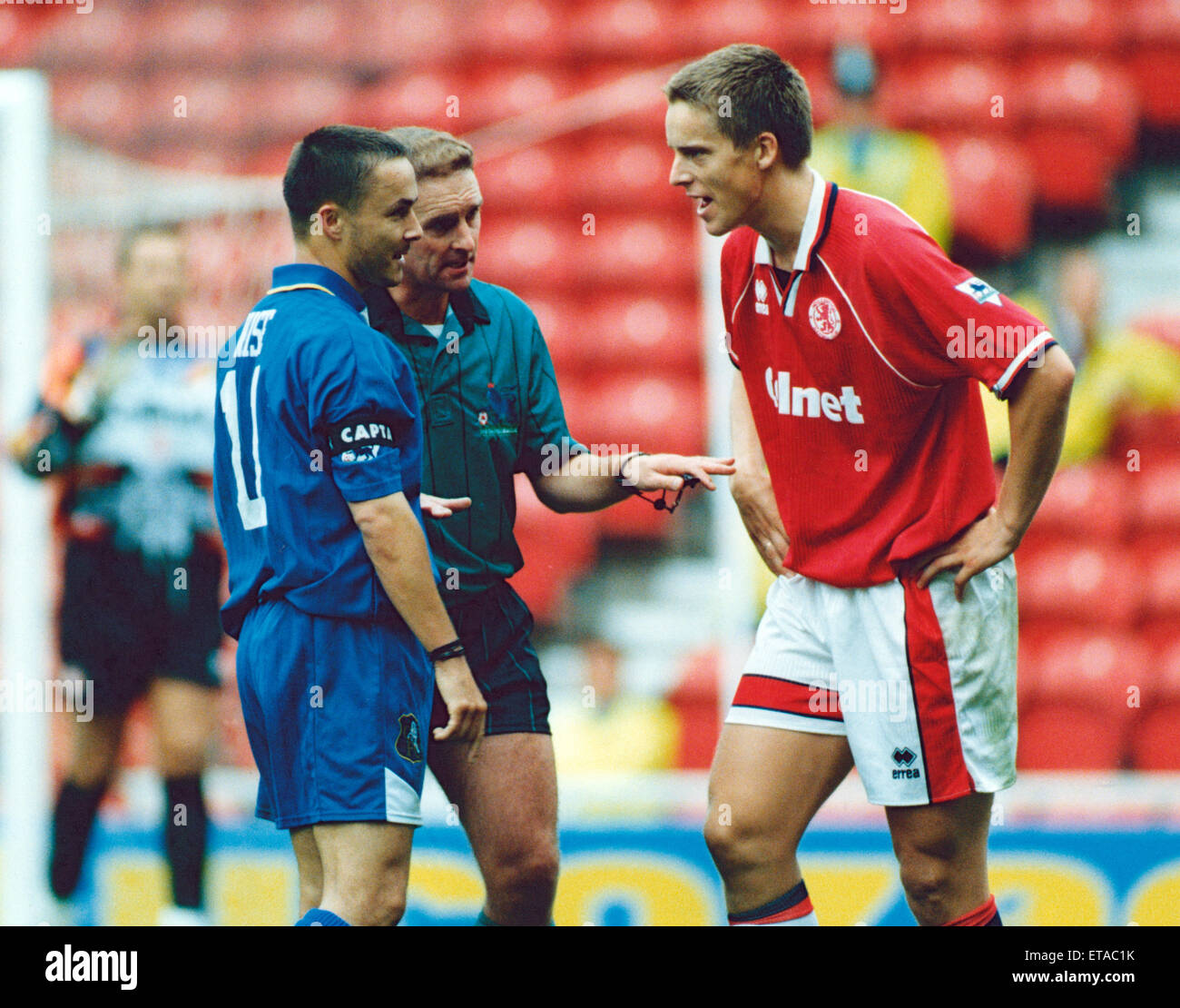 Middlesbrough's Jan Aage Fjortoft and Chelsea's Dennis Wise argue with