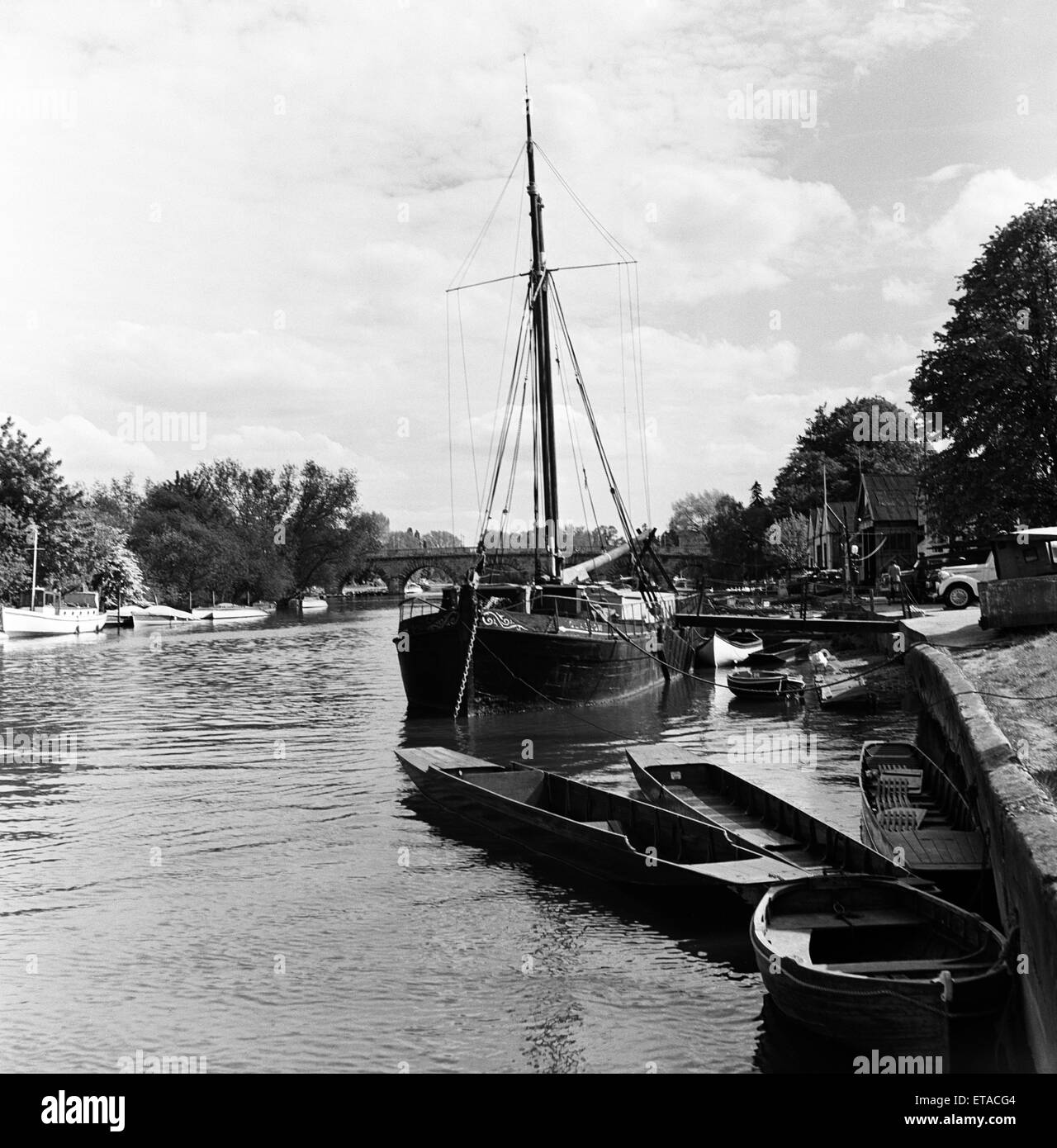 River Thames and Maidenhead Bridge. Maidenhead, Berkshire. June 1954