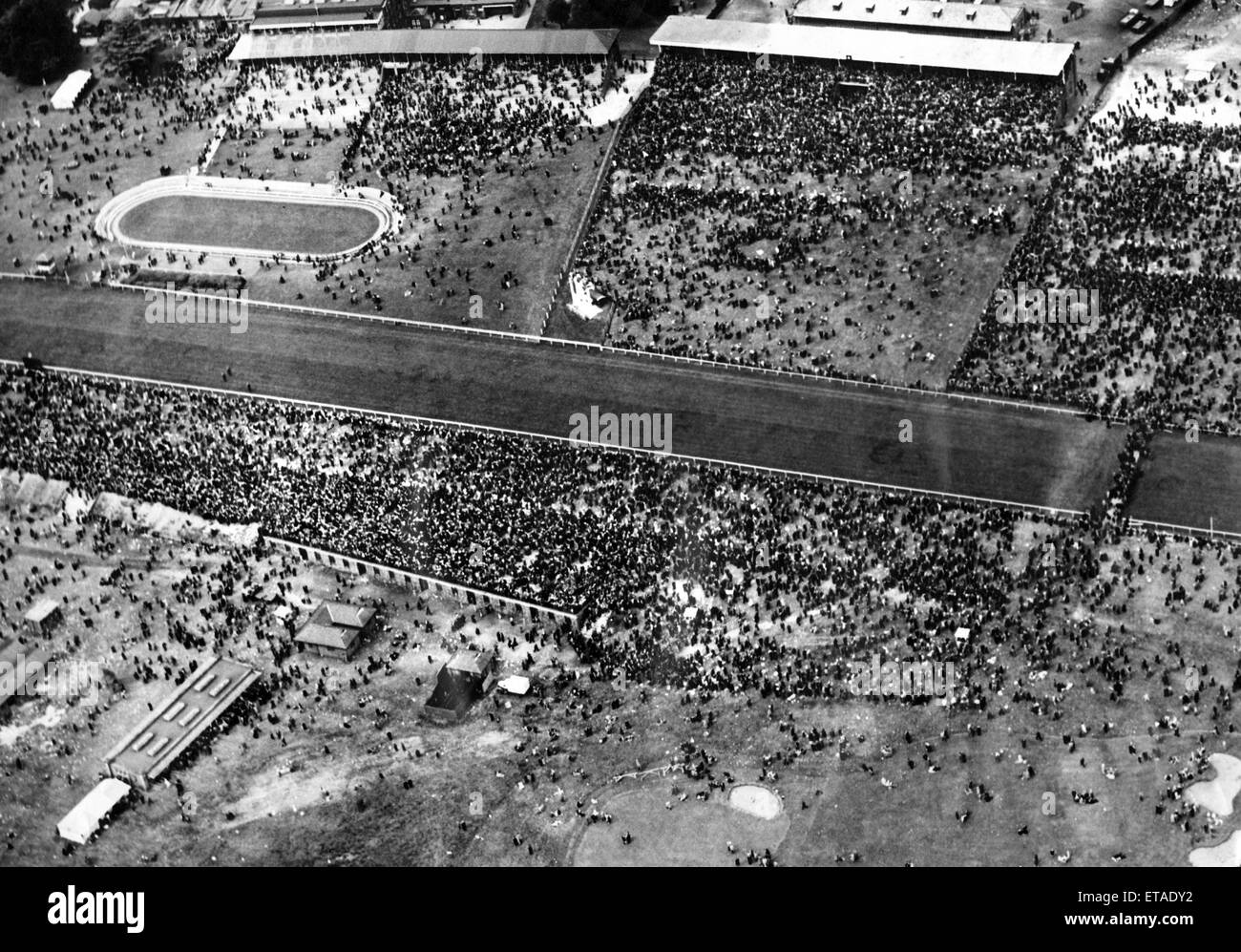 The good old days..Gosforth Park on Plate Day, 1952. Five years earlier a reported 57,000 attended Tyneside's big racing occasion. June 1952. Stock Photo