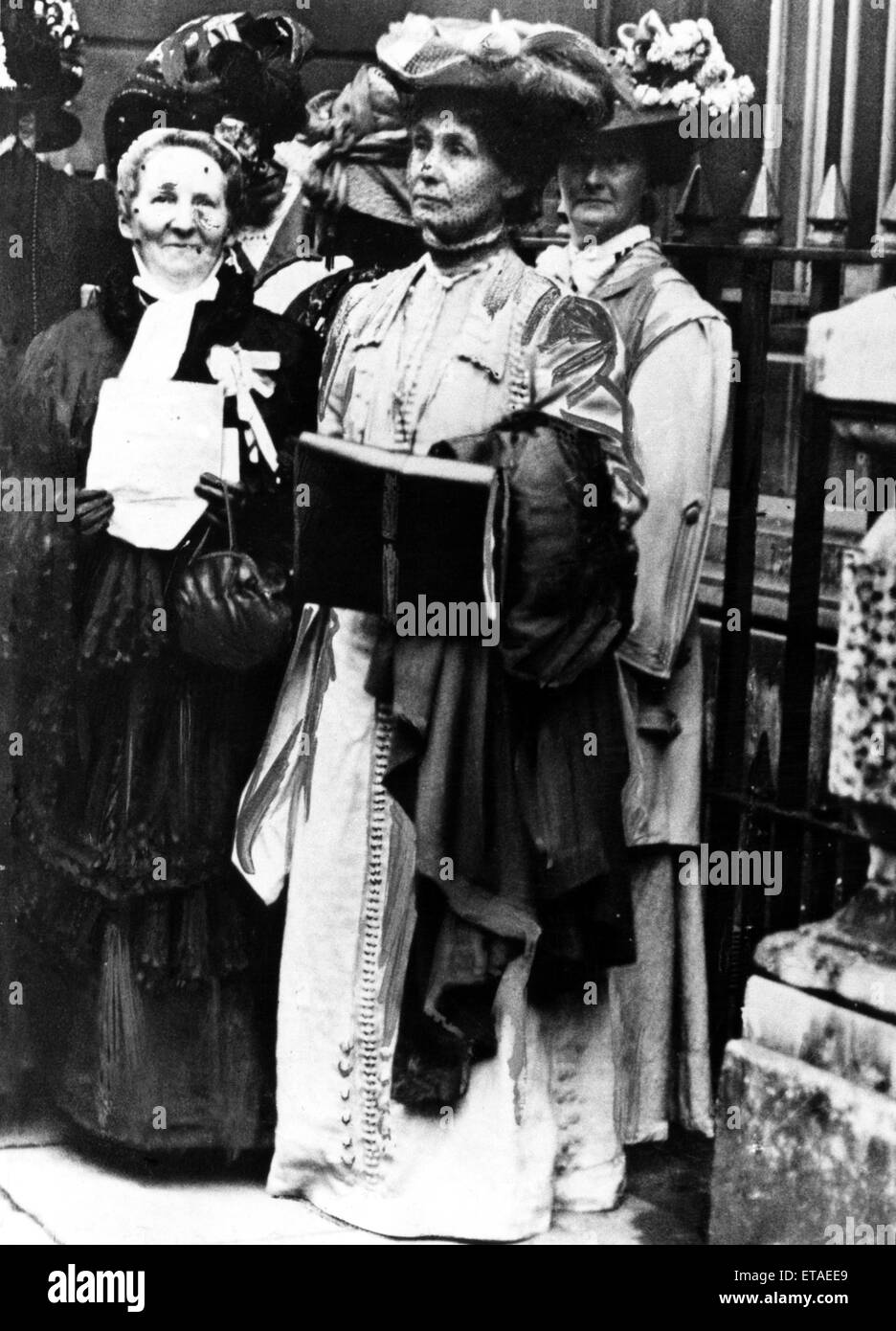 Suffragettes, on the left is Mrs Solomon, centre is Emmeline Pankhurst, circa 1910. Stock Photo