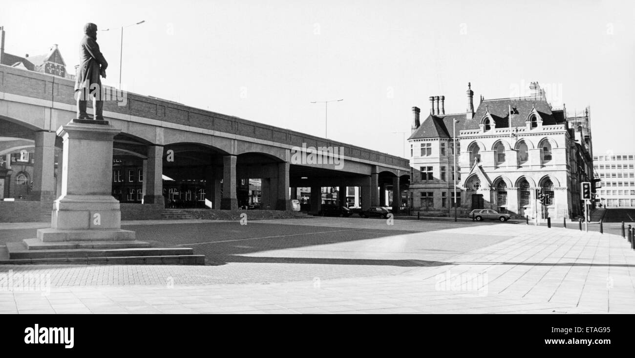 The relocated statue of first Middlesbrough MP and first Mayor, Henry William Ferdinand Bolckow, in the newly created Exchange Place, Middlesbrough, 23rd October 1986. On the far side, fronting Albert Road, is the former Yorkshire Bank Building. Stock Photo