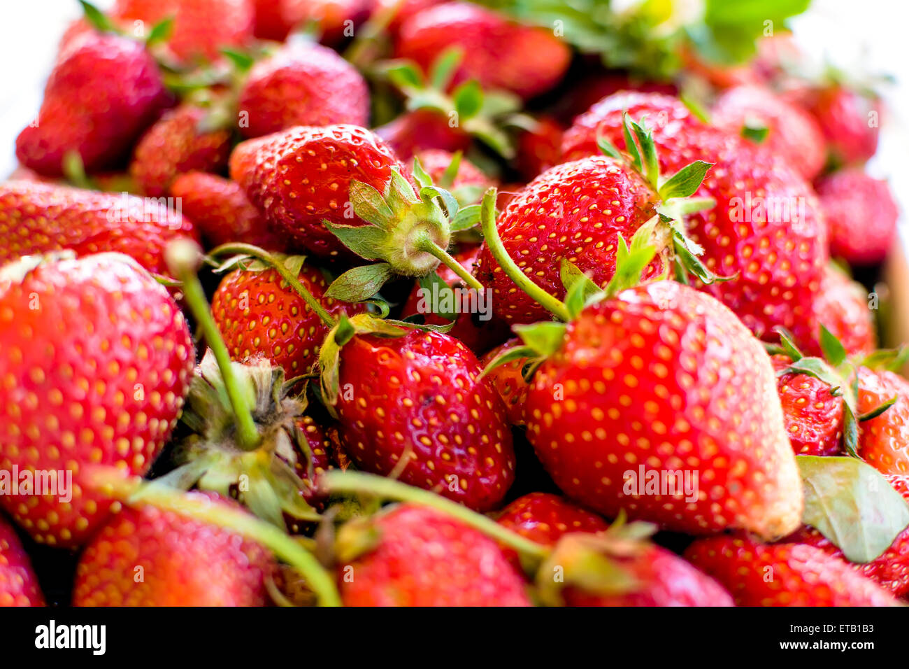 Wallpaper of strawberries hi-res stock photography and images - Alamy