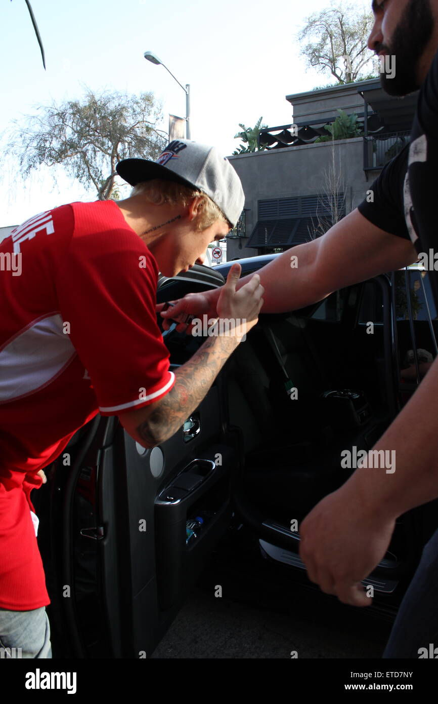 A camera-shy Justin Bieber and Hailey Baldwin eat lunch at Urth Cafe  Featuring: Justin Bieber Where: Los Angeles, California, United States  When: 21 Jan 2015 Credit: WENN.com Stock Photo - Alamy