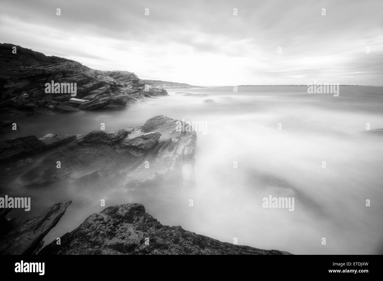 Rocky rugged pacific ocean Black and White Stock Photos & Images - Alamy