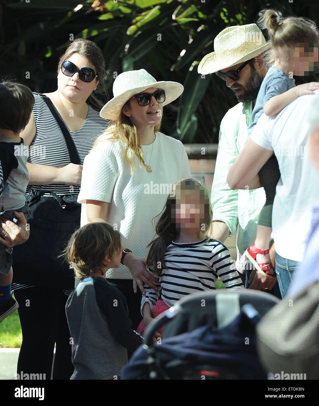 Drew Barrymore and Will Kopelman take their daughter, Olive to the(02)