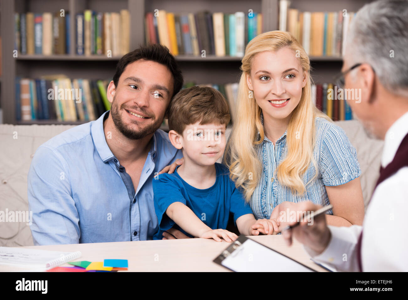 Образование семьи 18. Родители и дети. Семейное консультирование. Психолог с родителями. Психология детей.