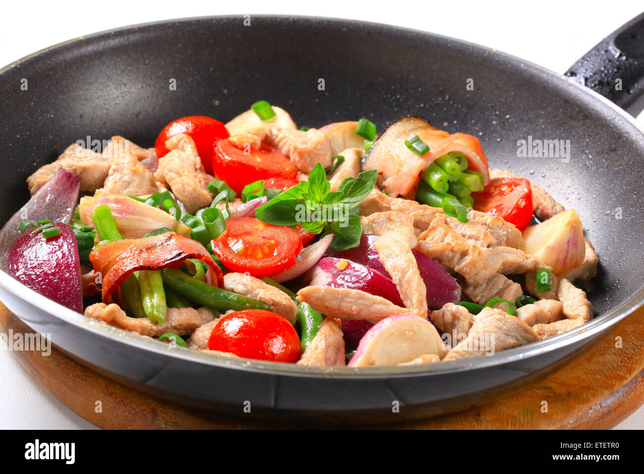 Chicken and vegetable stir fry Stock Photo - Alamy