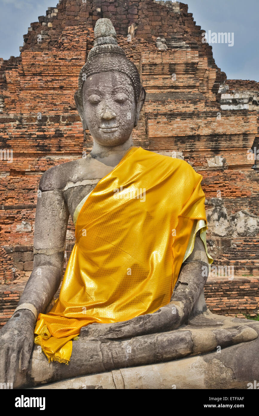 A Buddha image wrapped in yellow cloth makes a dramatic scene at Wat Maha That in Ayutthaya north of Bangkok. Stock Photo