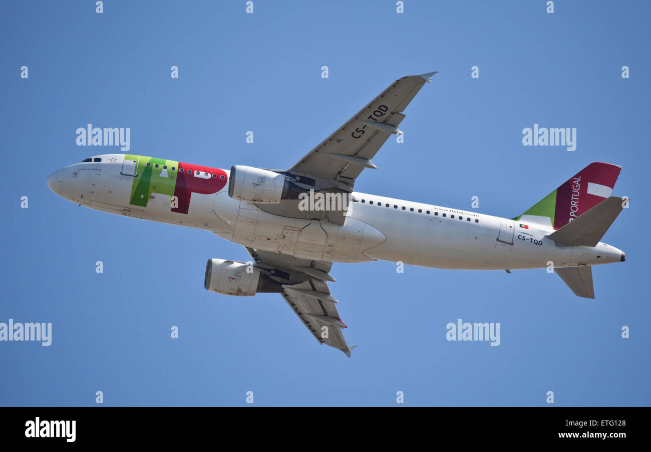 tap-air-portugal-airbus-a320-cs-tqd-departing-london-heathrow-airport