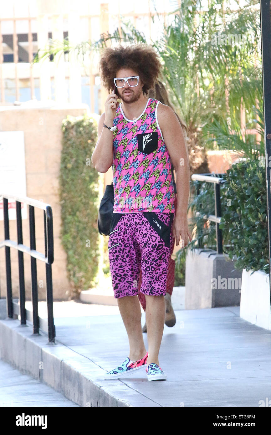 Entertainment Assimileren vezel Redfoo of LMFAO sports a vibrant pink outfit while out and about in Malibu  Featuring: Redfoo Where: Malibu, California, United States When: 13 Feb  2015 Credit: WENN.com Stock Photo - Alamy