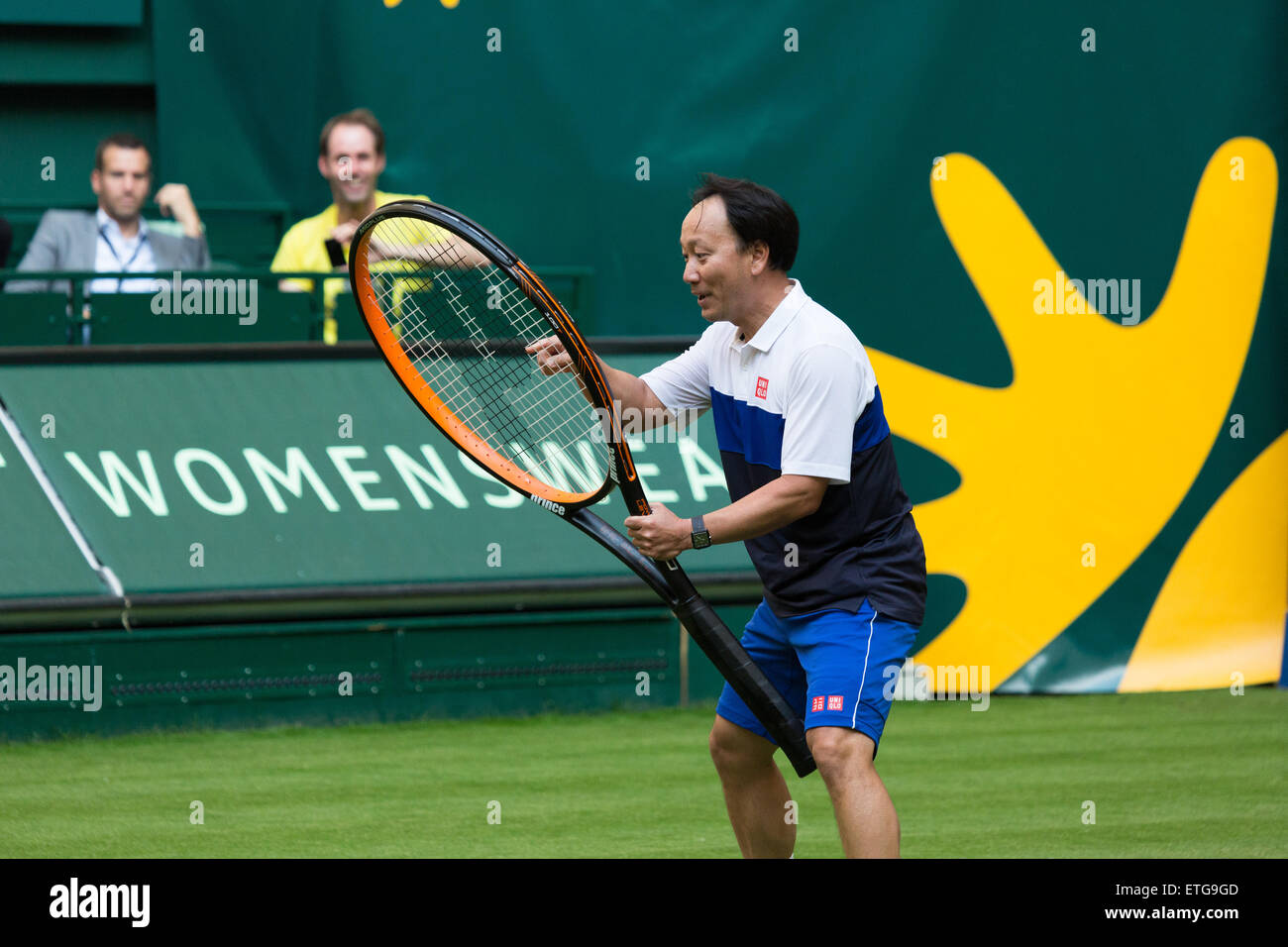 Michael Chang with an oversize racquet during an exhibition match at the  Gerry Weber Stadium Stock Photo - Alamy