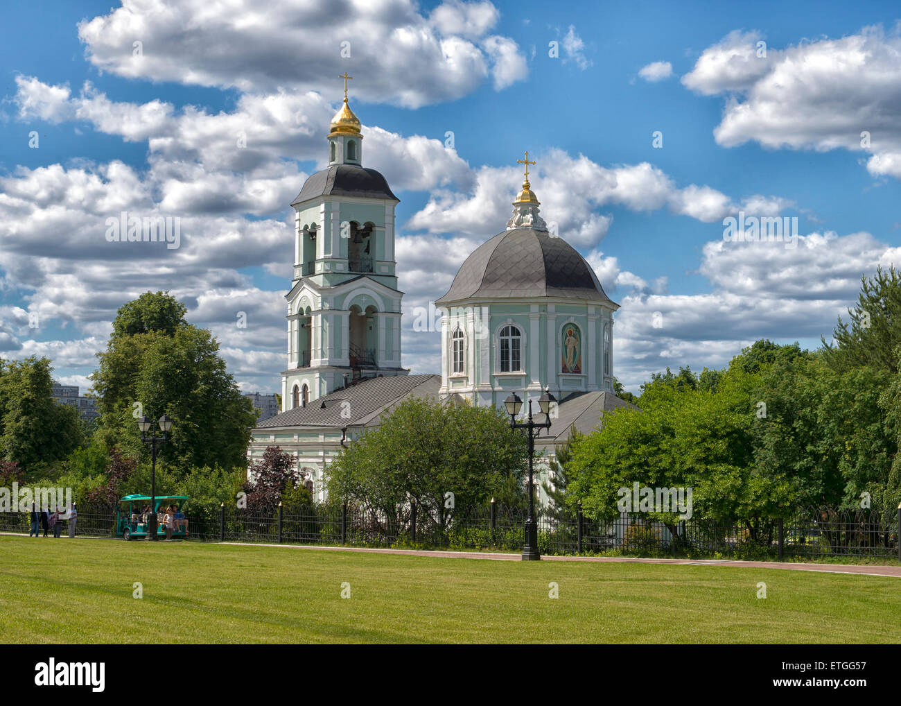 Porno-boshlovchi Elena Nikolaeva