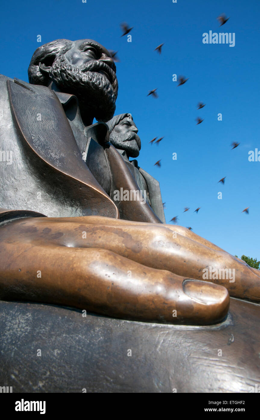 Bronzefiguren von Karl Marx und Friedrich Engels, Marx-Engels-Forum, Berlin, Deutschland, Europa Stock Photo
