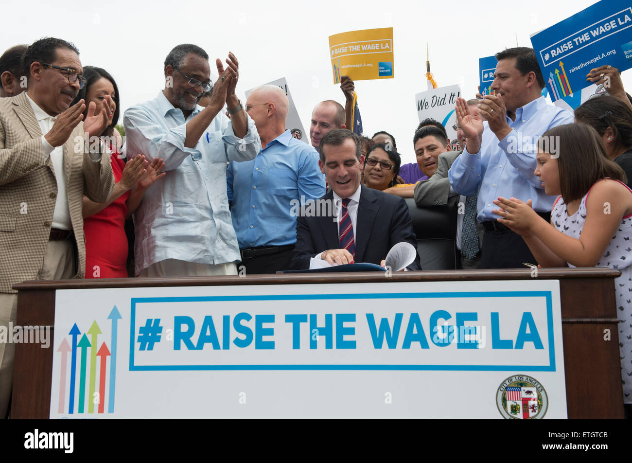Los Angeles, Los Angeles, USA. 13th June, 2015. Los Angeles Mayor Eric Garcetti signs the city' s new minimum wage ordinance at Martin Luther King Jr. Park, south Los Angeles, on June 13, 2015. Under the new ordinance, the city' s minimum wage will rise to 10.50 U.S. dollars in July 2016 and gradually grow to 15 U.S. dollars an hour by 2020. The city currently follows the state-set minimum wage of 9 U.S. dollars. © Yang Lei/Xinhua/Alamy Live News Stock Photo