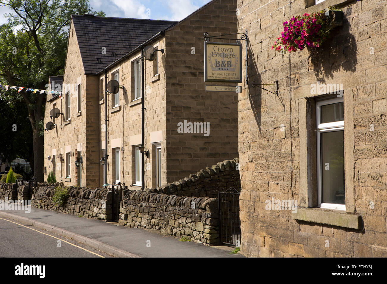 UK, England, Derbyshire, Eyam, Crown Cottage B&B and houses in Church Street Stock Photo