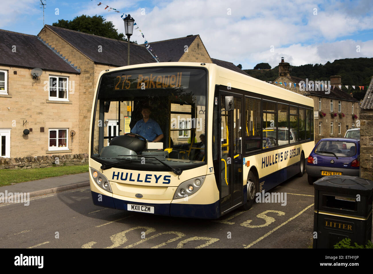 UK, England, Derbyshire, Eyam, rural transport, Hulleys of Baslow 275 bus to Bakewell Stock Photo