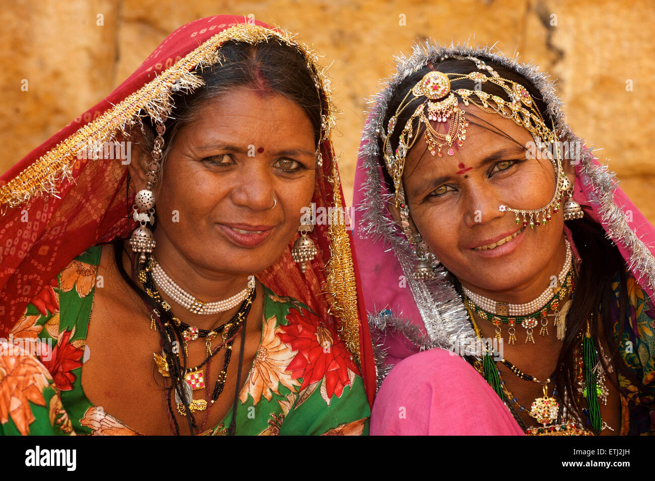 Porttait of a Rajasthani womaen in distinctive Rajasthani dress and jewellery, Jaisalmer, India Stock Photo