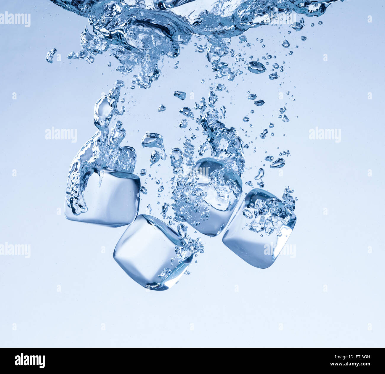 Ice cubes water splashes hi-res stock photography and images - Alamy