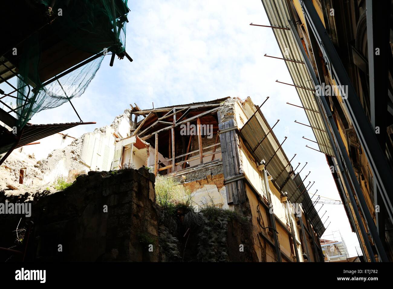 L'aquila. 12th June, 2015. Damaged buildings are seen in central Italy's old town of L'Aquila, on June 12, 2015. Six years after a devastating earthquake killed 309 people in April 2009, this mid-sized medieval city of about 70,000 residents in central Italy was still struggling to recover fully, and ever more to restore its past beauty, and its identity with it. © Luo Na/Xinhua/Alamy Live News Stock Photo