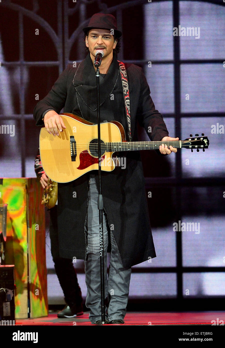 Ricardo Arjona performing on his 'Viaje Tour' at American Airlines