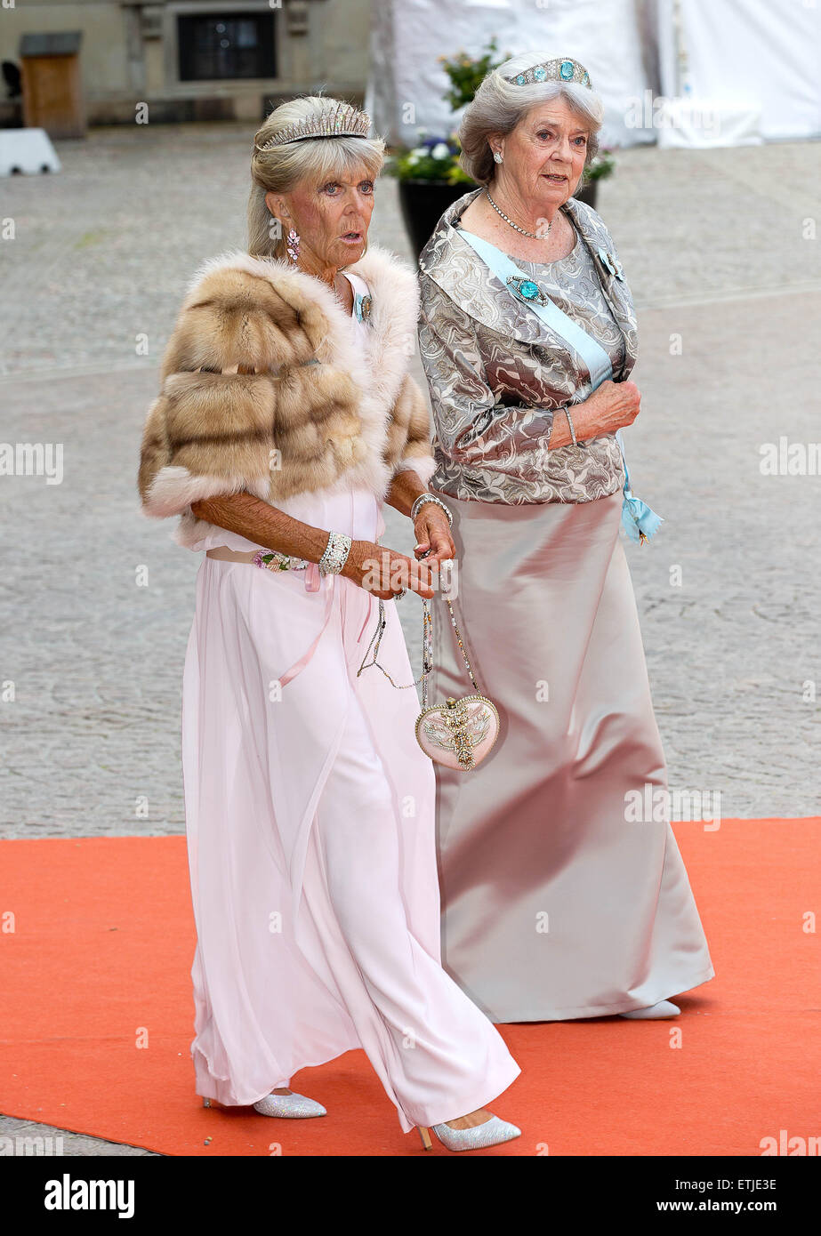 Stockholm, Sweden. 13th June, 2015. Princess Birgitta (L) and Princess Margaretha of Sweden arrive at the Royal Palace for the wedding of Prince Carl Philip and Sofia Hellqvist at the Palace Chapel in Stockholm, Sweden, 13 June 2015. Photo: Albert Nieboer/RPE/ - NO WIRE SERVICE -/dpa/Alamy Live News Credit:  dpa picture alliance/Alamy Live News Stock Photo