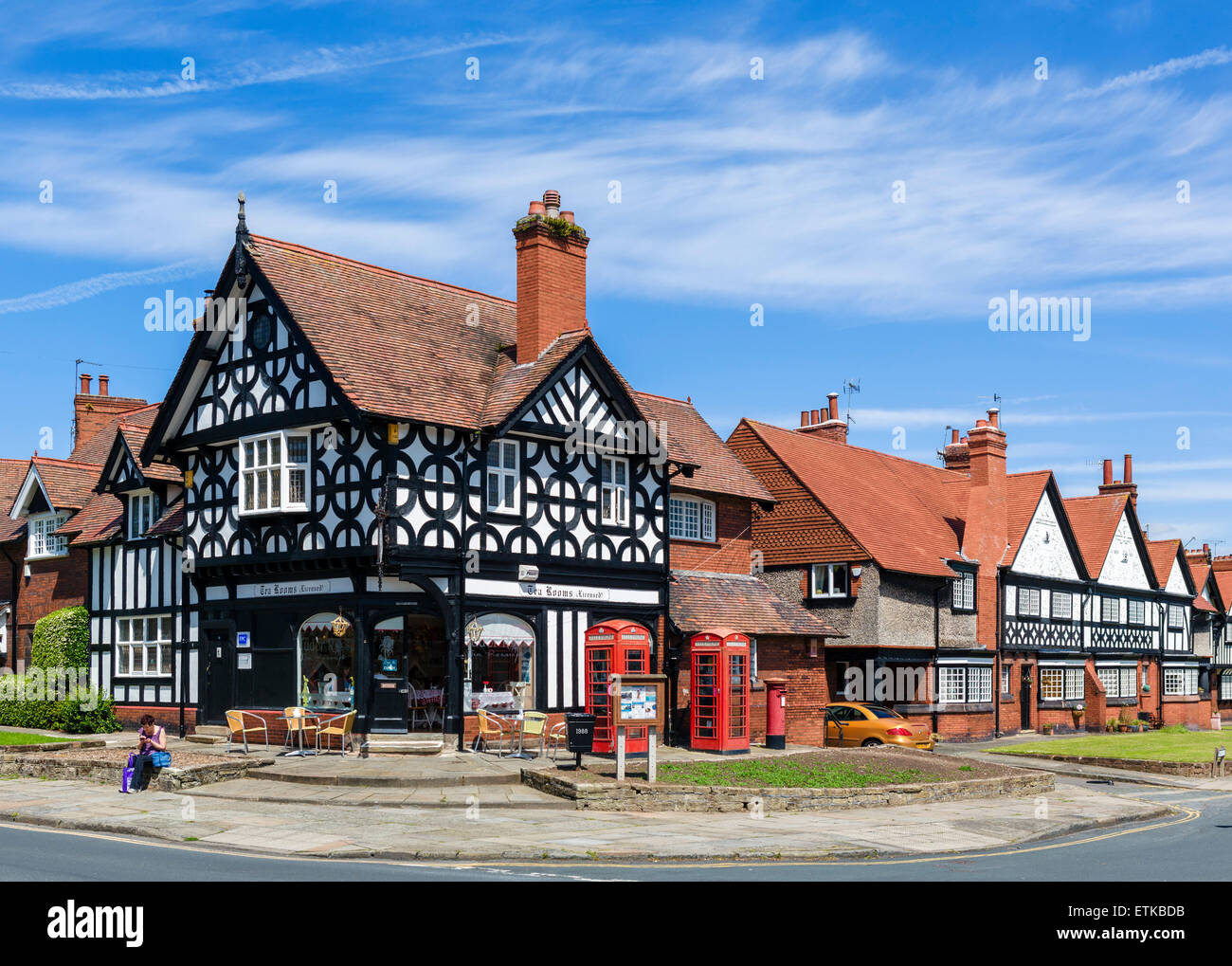 Tudor Rose Tea Rooms and houses in the model village of Port Sunlight, Wirral Peninsula, Merseyside, England, UK Stock Photo