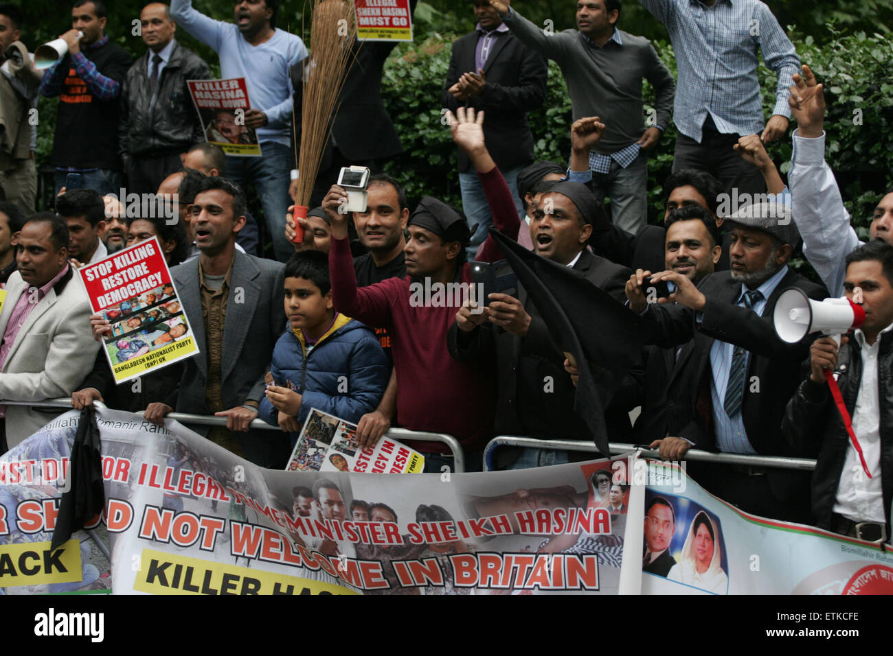 London, UK. 14th June, 2015. Bangladesh National Party protestors opposite the Park Lane hotel in Mayfair Credit:  Finn Nocher/Alamy Live News Stock Photo