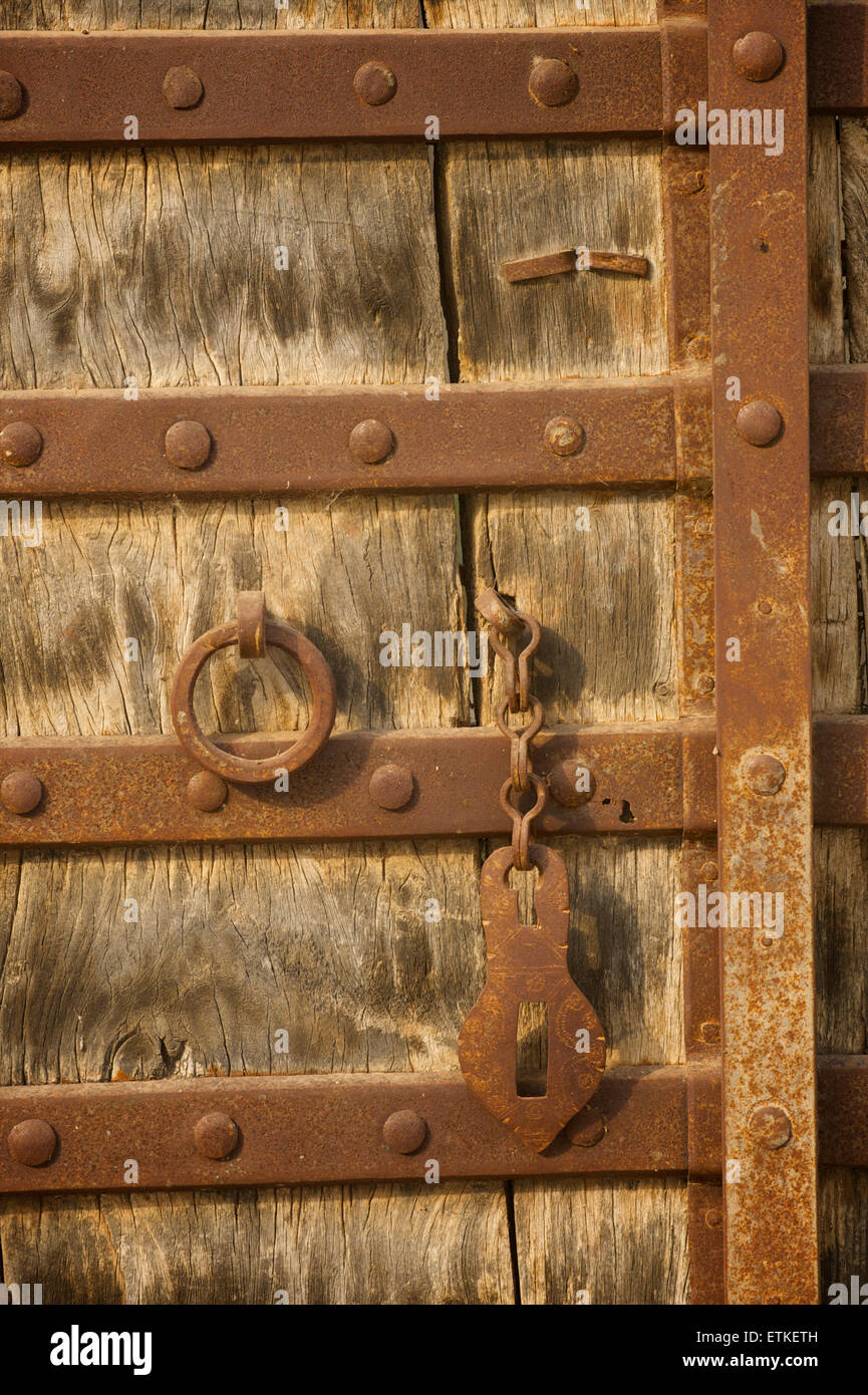 Antique indian door hi-res stock photography and images - Alamy