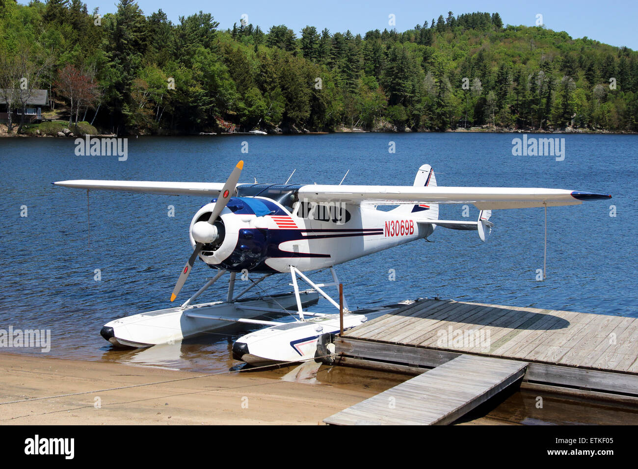 Float plane seaplane long lake hires stock photography and images Alamy