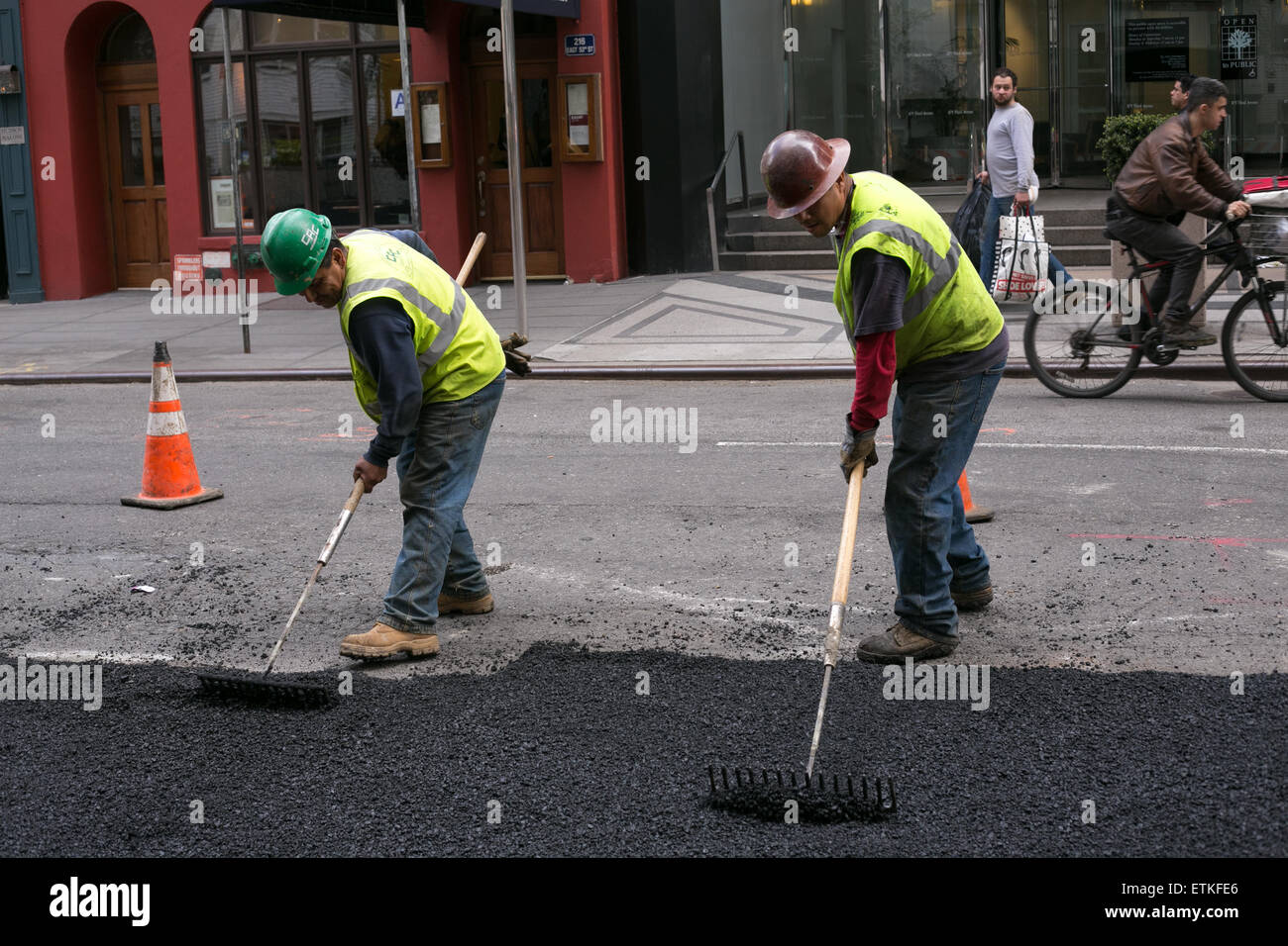 Tarring road hires stock photography and images Alamy