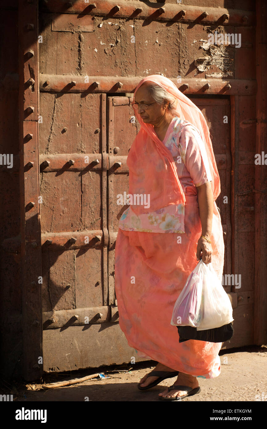 Elderly indian woman in sari hi-res stock photography and images - Alamy