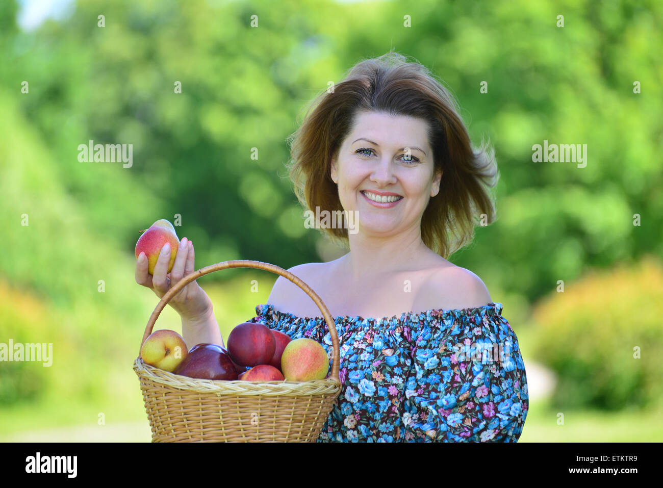 Woman holding fruit basket hi-res stock photography and images - Alamy