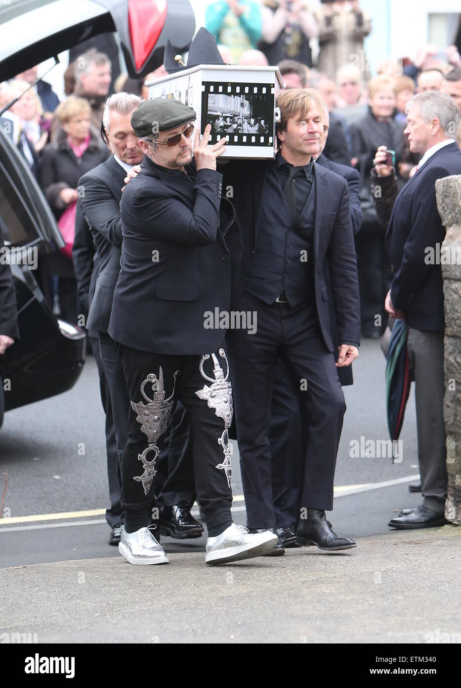 The funeral of Visage star Steve Strange at All Saints Church ...