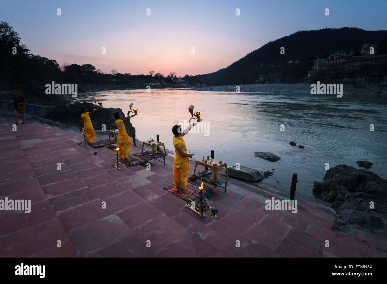 Worshiping of Ganges (Ganga pooja) river at sunset on the ghats in Laxman jula, Rishikesh. Stock Photo