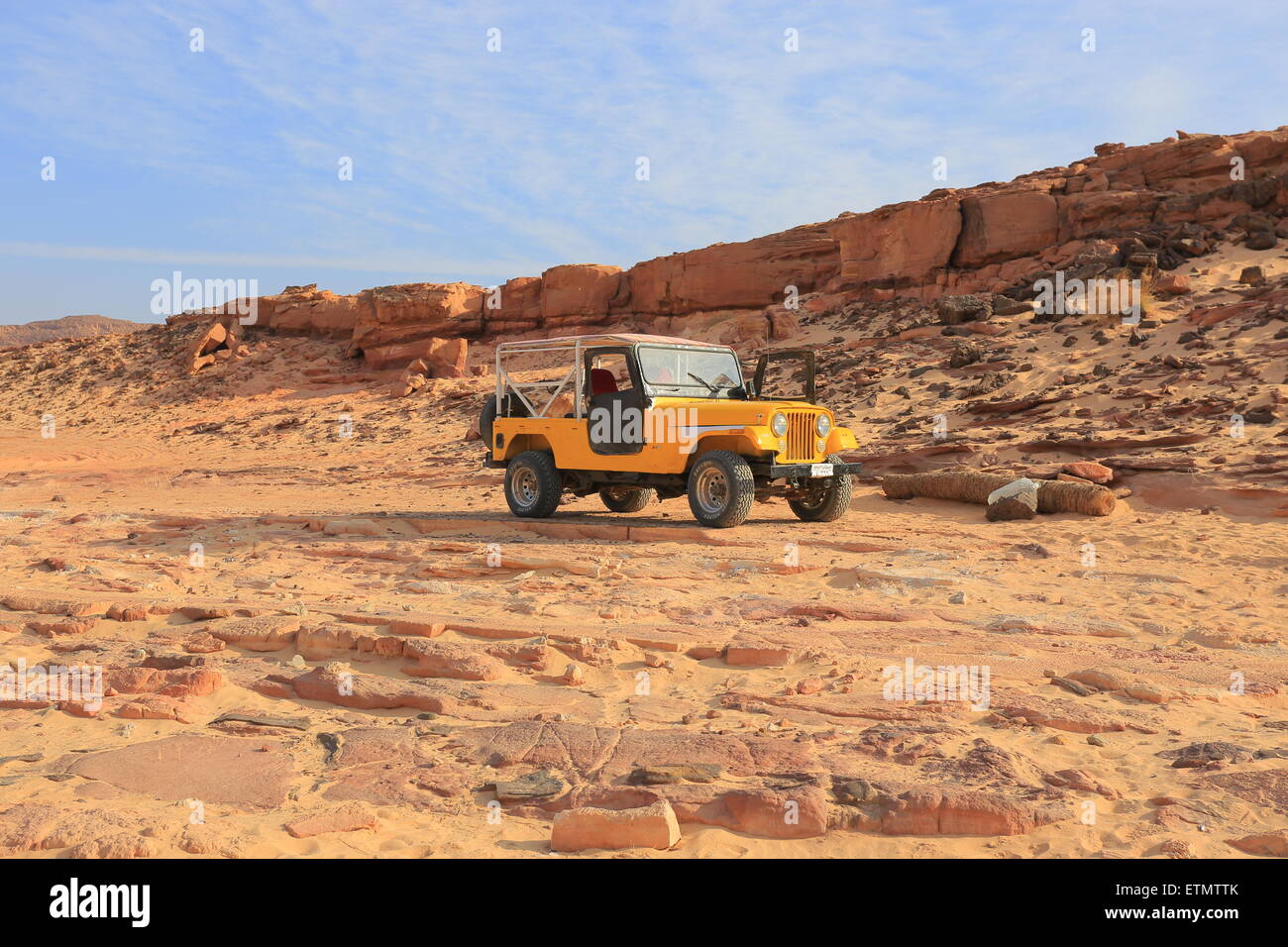 Offroad SUV Jeep in the desert of Egypt Stock Photo Alamy