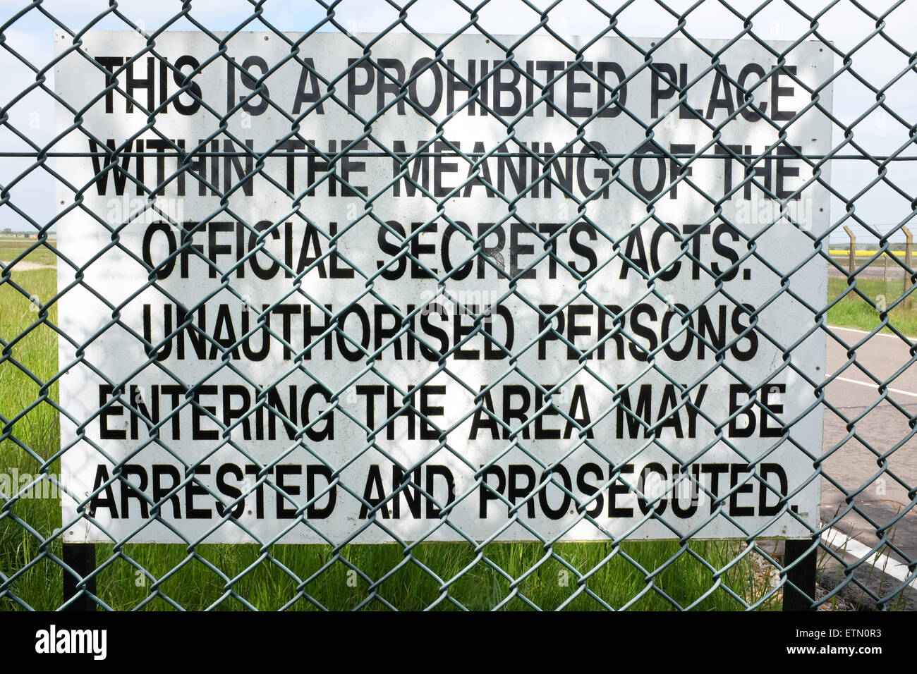 Ministry of Defence official secret act notice, behind a wire fence. Stock Photo