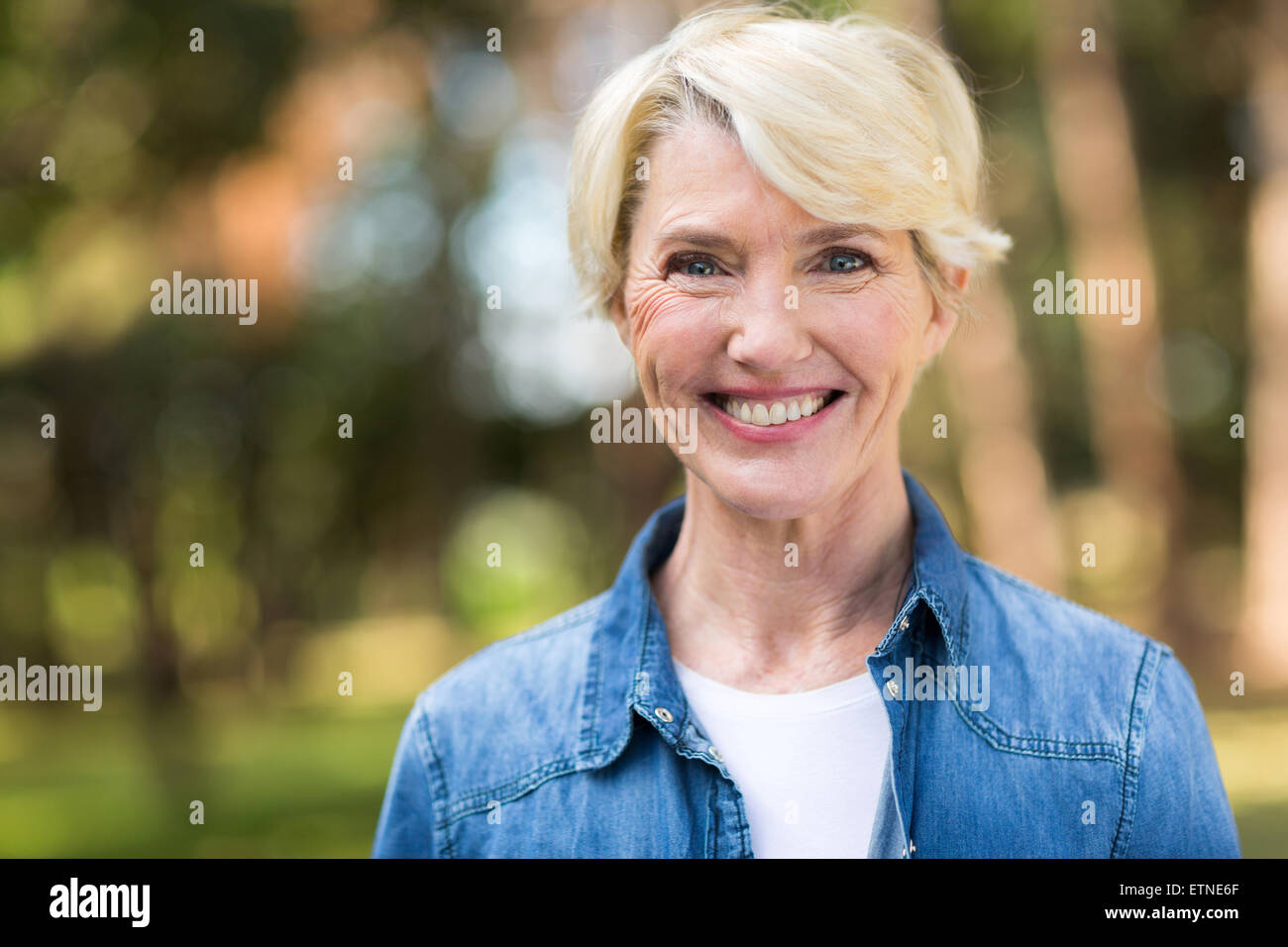 Woman standing outdoors hi-res stock photography and images - Alamy