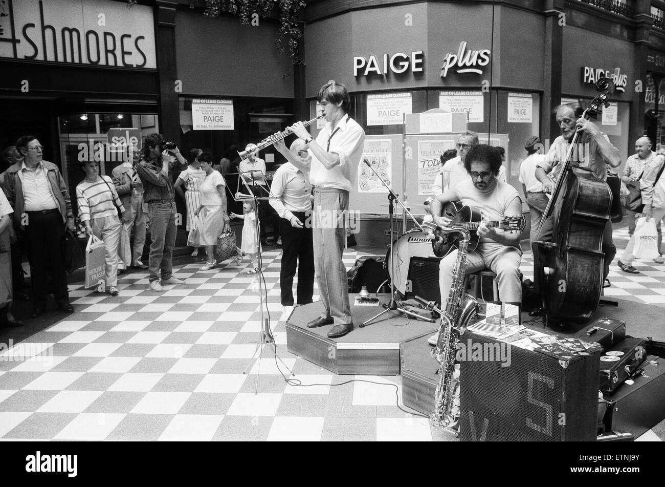 1987 Birmingham International Jazz and Blues Festival, Artists, 4th July 1987. Trevor Whiting with his Jazz Swingtet from London, play to shoppers in the Great Western Arcade in Birmingham City Centre. Stock Photo