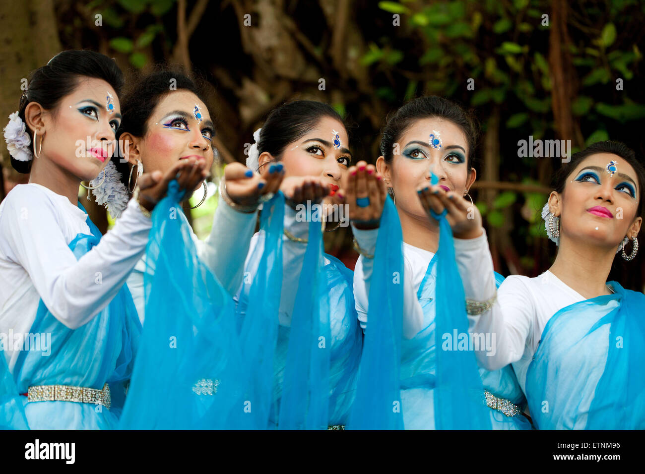 Dhaka, Bangladesh. 15th June, 2015. Bengali people celebrate Borsha utsab 1422 (Rainy season festival) at Bangla academy, arrange by Udichi Shilpi Gosthi in Dhaka. Borsha Festival is observed in the Bangla month of Ashar and Srabon that compromises the rainy season (Borsha). In this month, the nature talks in rain as if it's her only language. During this season, low lands are flooded and boat becomes the only way of transportation in those areas. Kadam flowers make a great effect in the romantic mind of the Bangle. Credit:  ZUMA Press, Inc./Alamy Live News Stock Photo