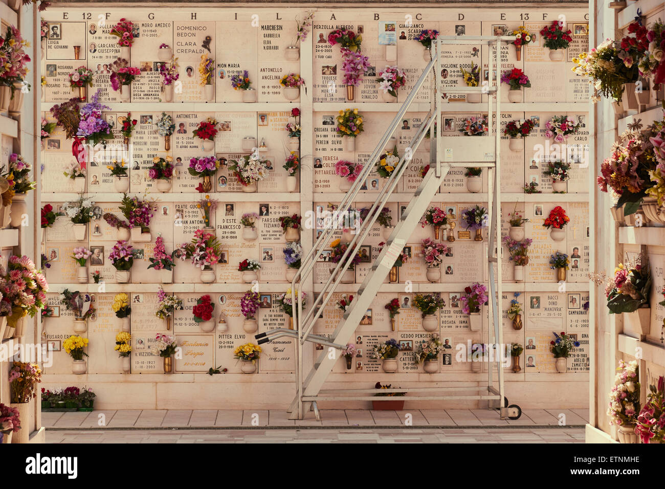 Photographs of graves hires stock photography and images Alamy