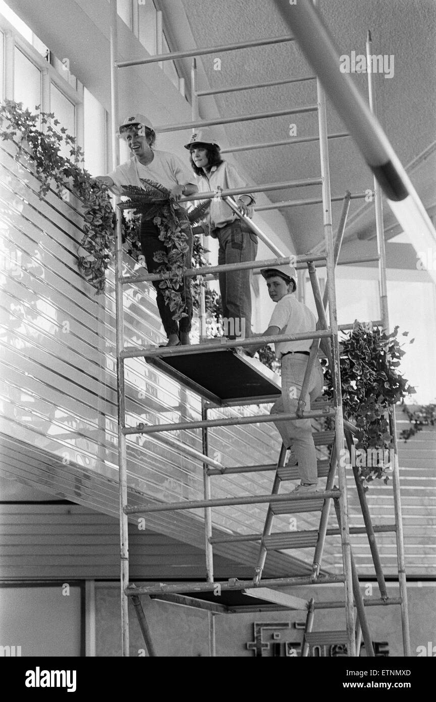 Strand Shopping Centre, Bootle, Merseyside, 20th June 1989. Head for heights, Gill Yates, Allison Hambley and Amanda Moran place plants at roof level at the Strand Shopping Centre, Bootle. Stock Photo